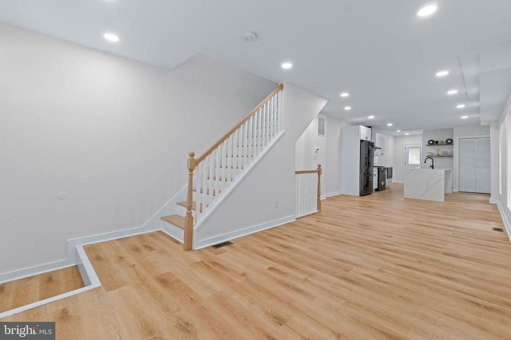 530 E 38th Street - Photo 4