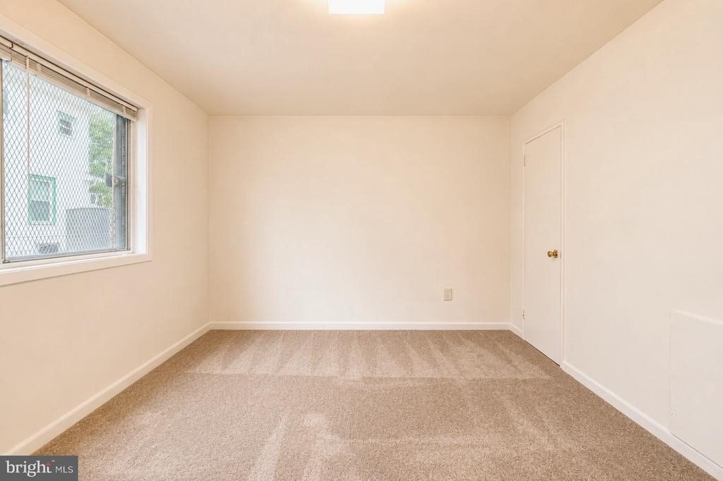 4921 Quarles Street Ne - Photo 9