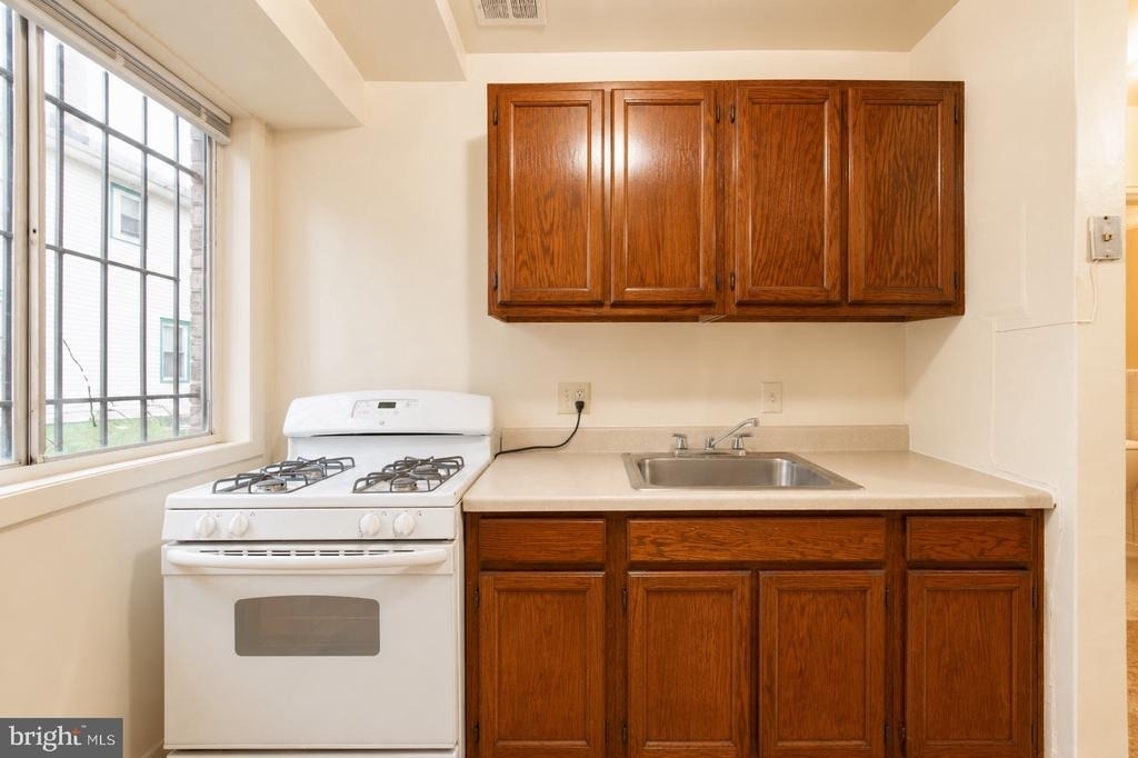 4921 Quarles Street Ne - Photo 6