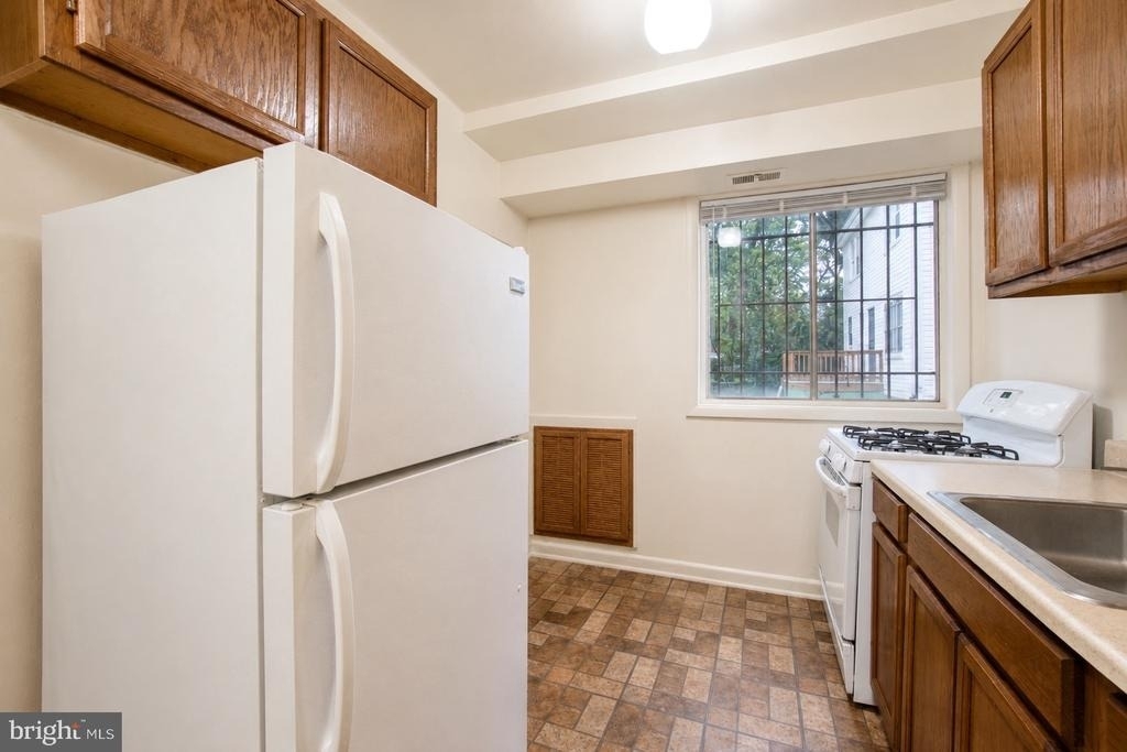 4921 Quarles Street Ne - Photo 5