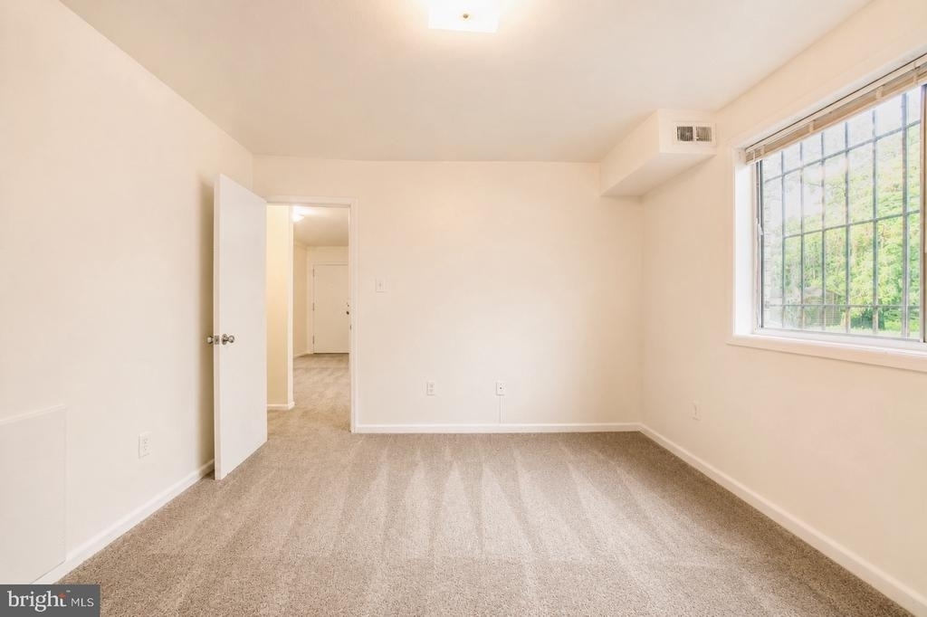 4921 Quarles Street Ne - Photo 10