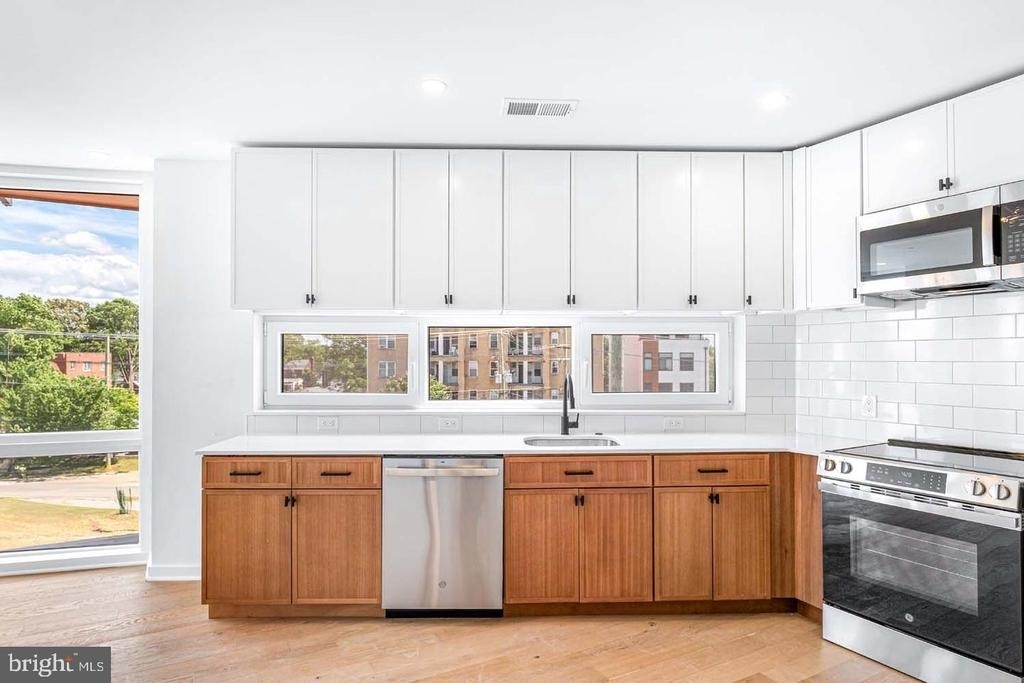 1522 Rhode Island Avenue Ne - Photo 3