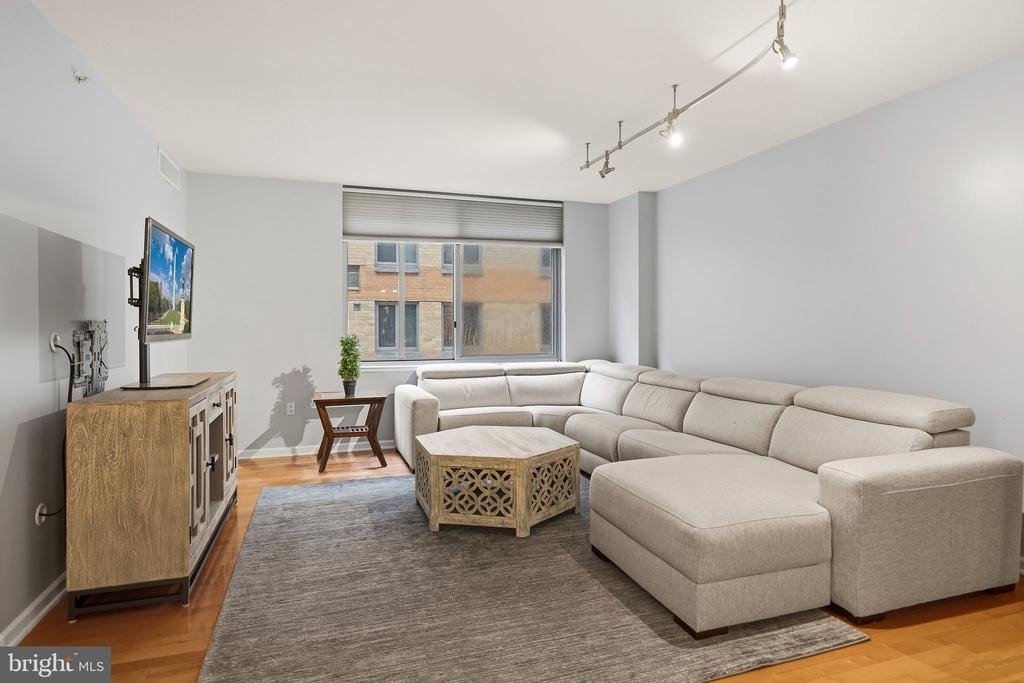 440 L Street Nw - Photo 1