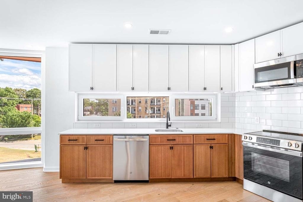 1522 Rhode Island Avenue Ne - Photo 3
