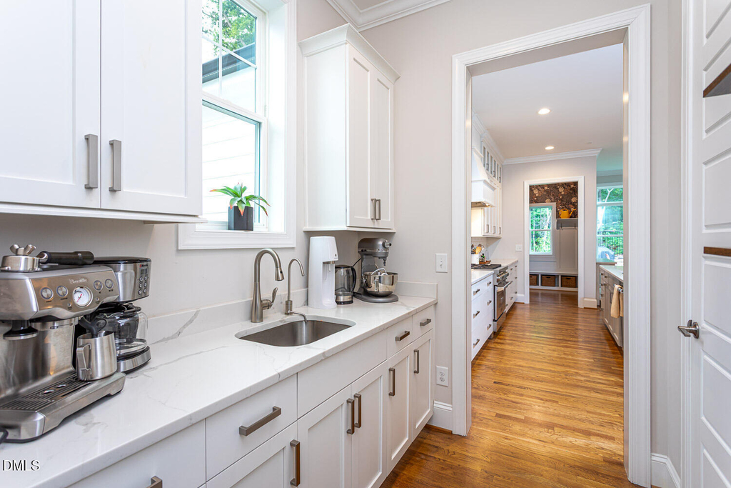 801 Carolina Avenue - Photo 5