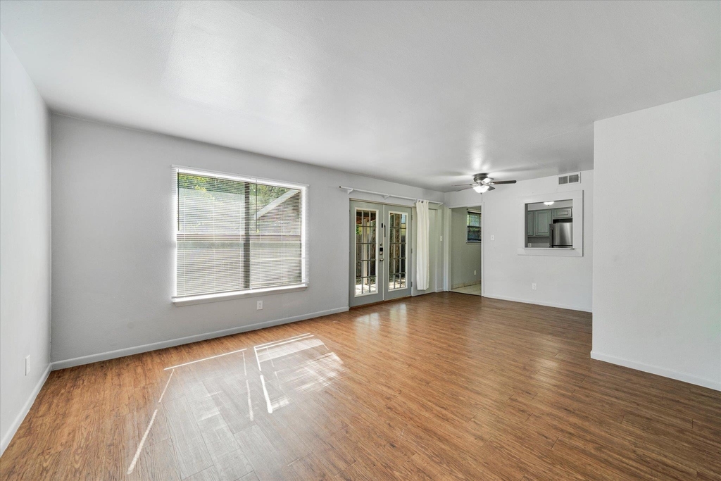 1130 Bois D'arc St - Photo 4