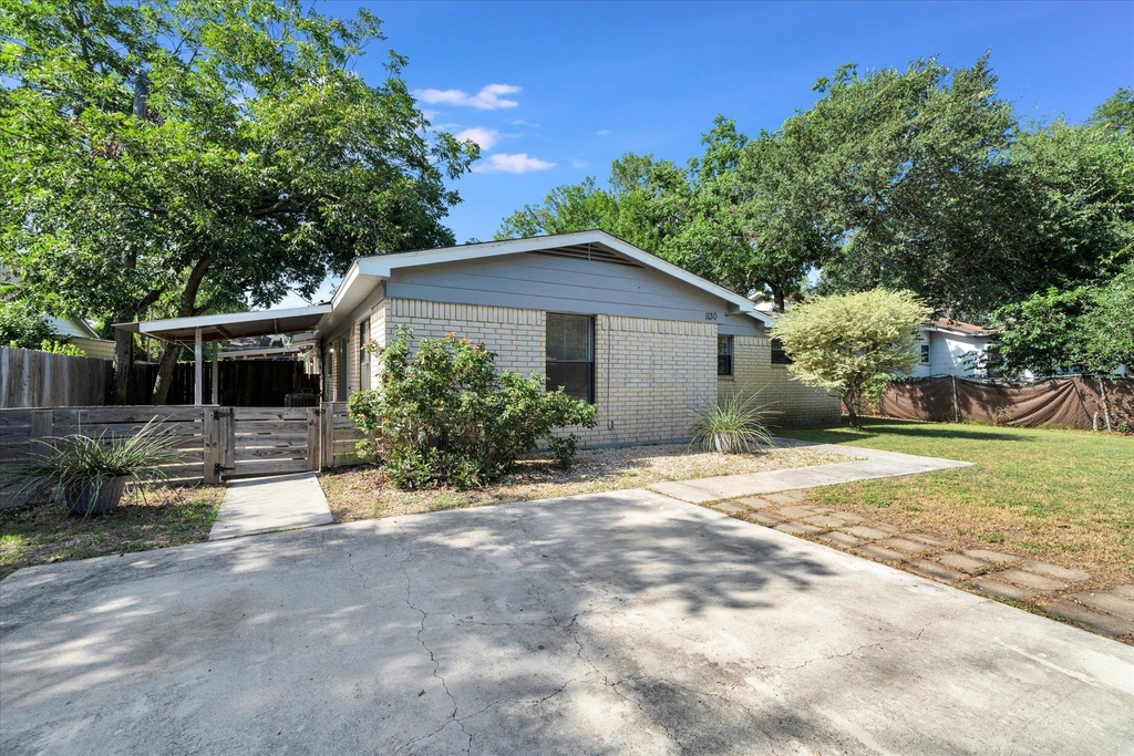 1130 Bois D'arc St - Photo 1