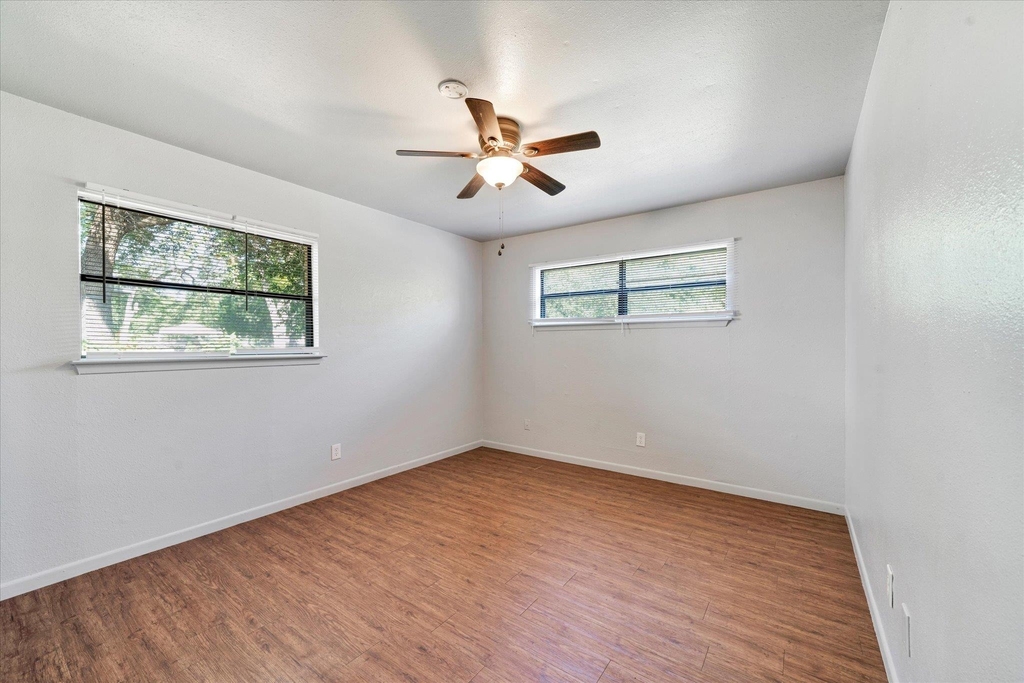 1130 Bois D'arc St - Photo 15