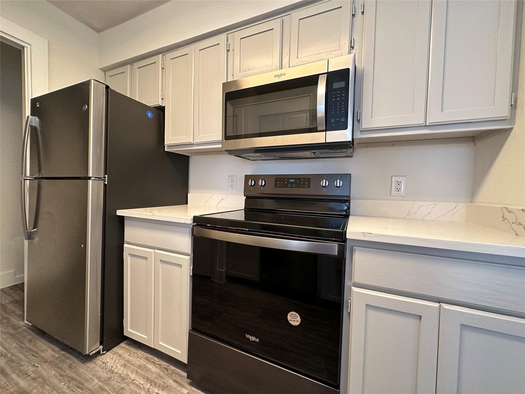 8806 Schick Rd - Photo 3