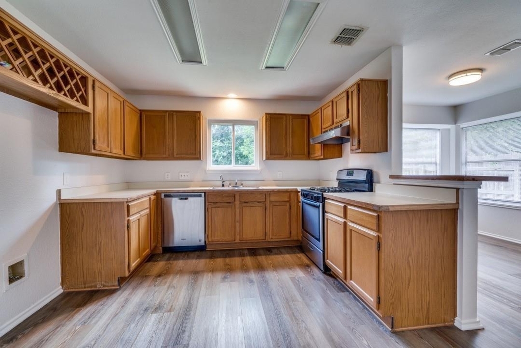 15902 De Peer Ave - Photo 4
