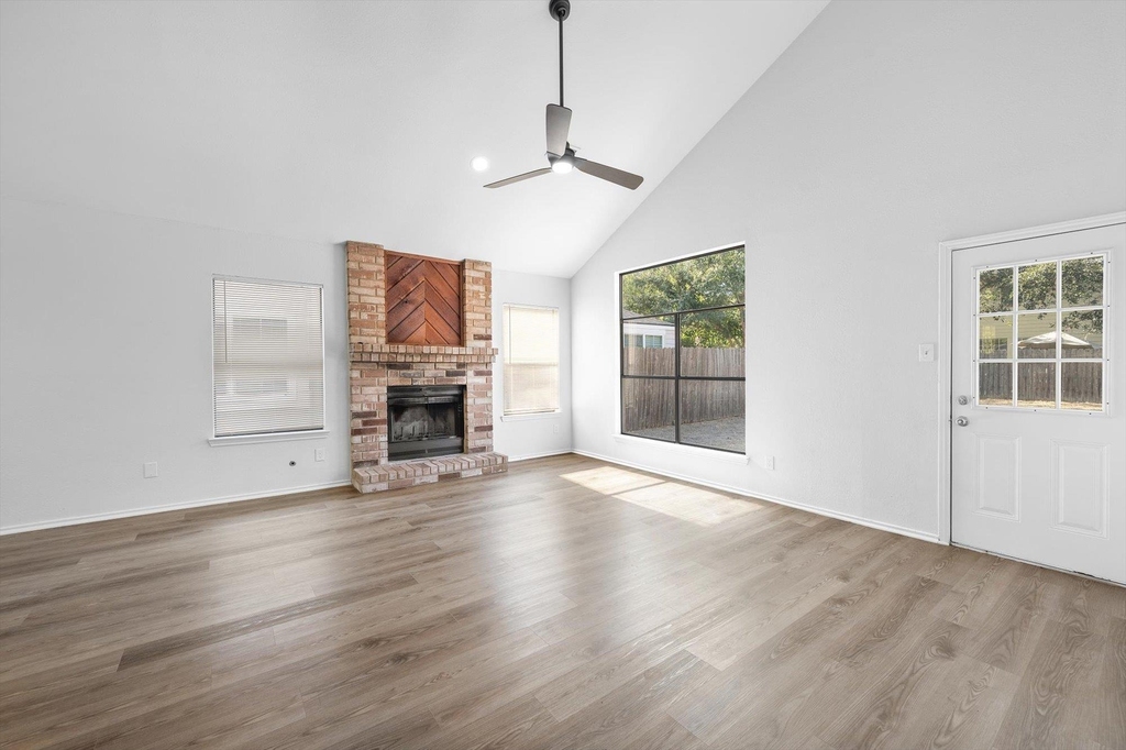 15902 De Peer Ave - Photo 1