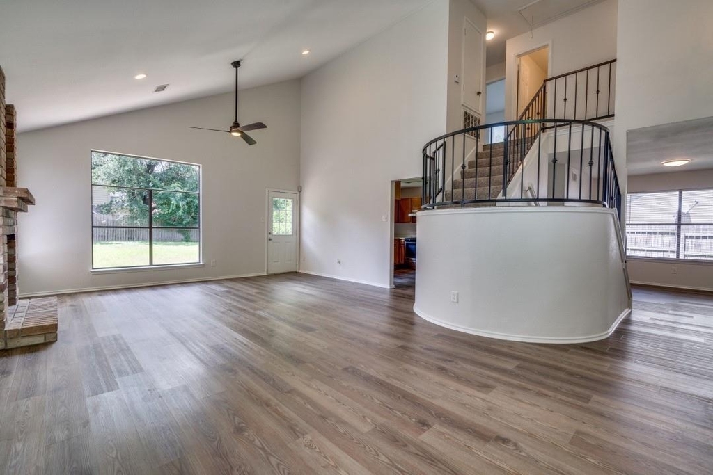 15902 De Peer Ave - Photo 1
