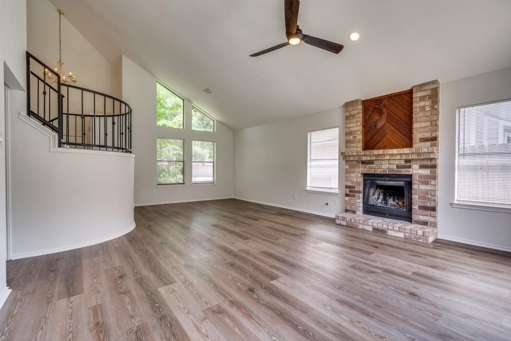15902 De Peer Ave - Photo 3