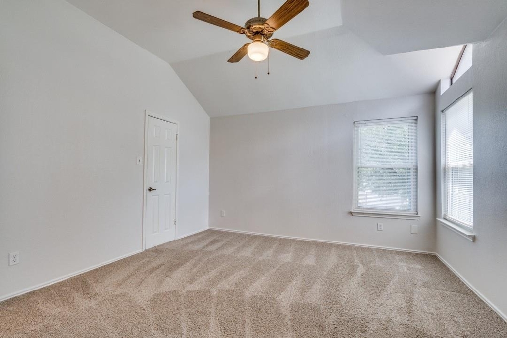15902 De Peer Ave - Photo 7