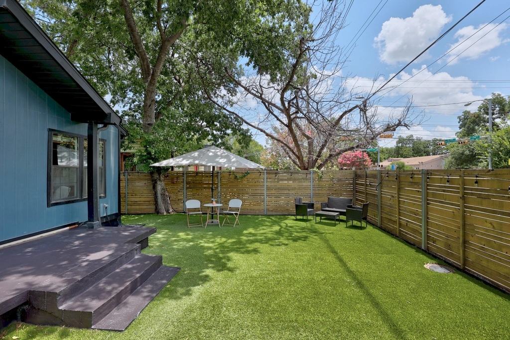 2714 E 2nd St - Photo 15