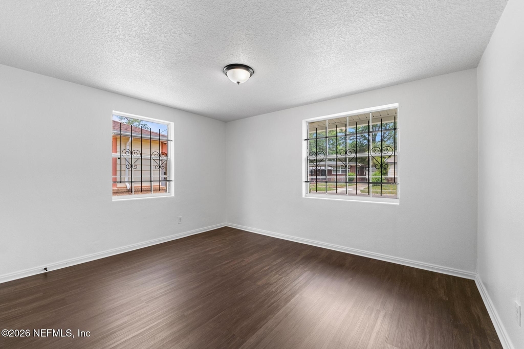 1424 W 9th Street - Photo 12
