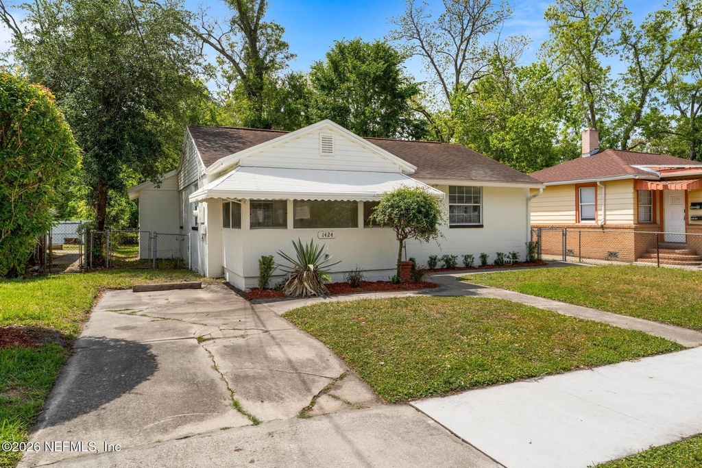 1424 W 9th Street - Photo 0