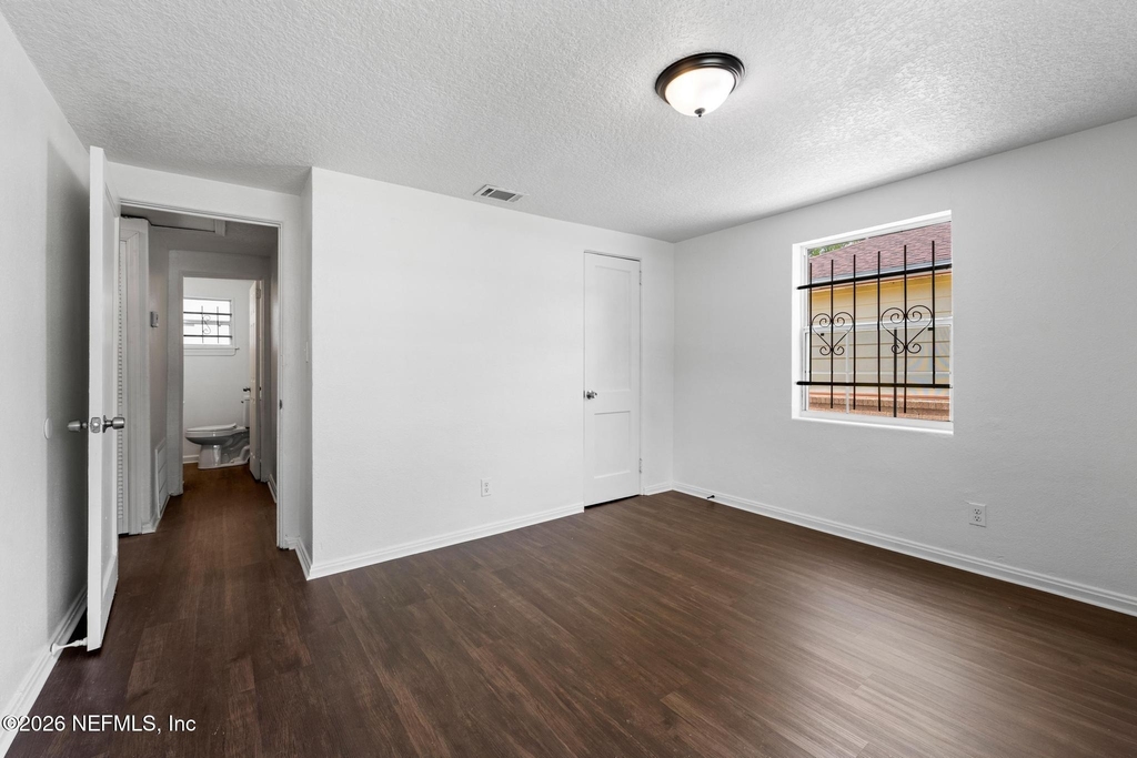 1424 W 9th Street - Photo 13