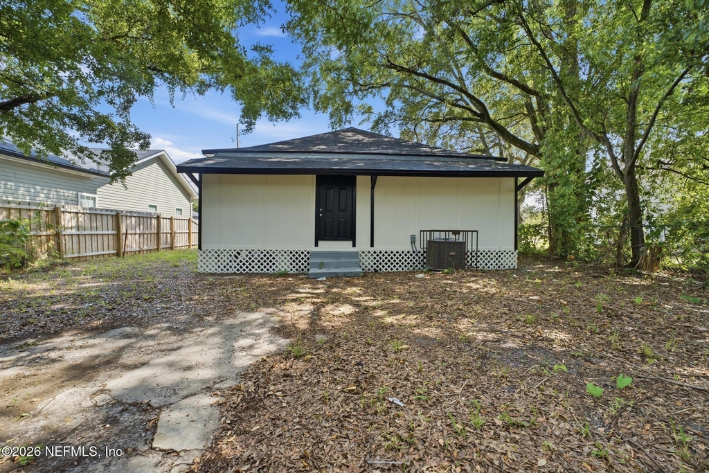 1123 E 14th Street - Photo 19