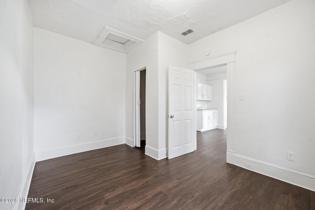 1123 E 14th Street - Photo 22