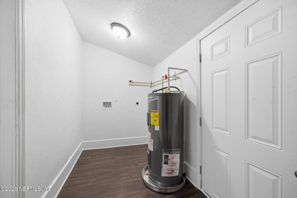 1123 E 14th Street - Photo 16