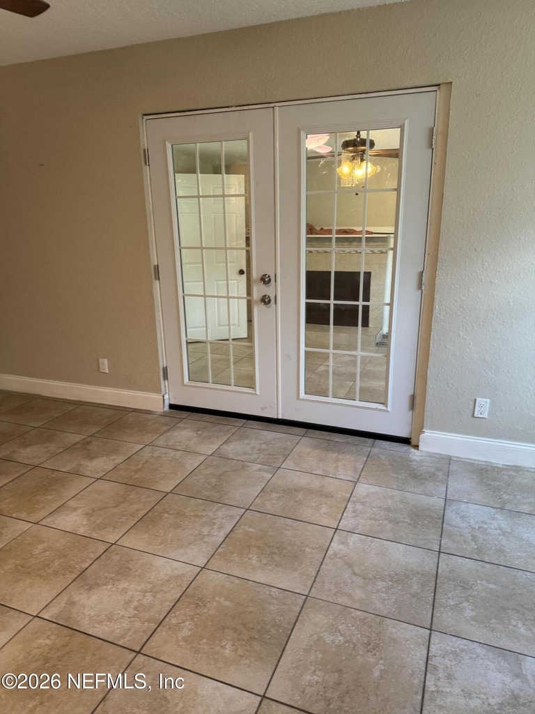 3923 Harbor View Drive - Photo 3