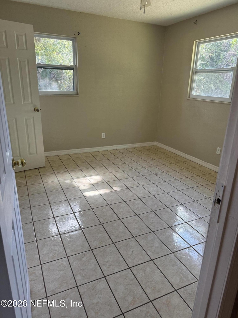 3923 Harbor View Drive - Photo 5