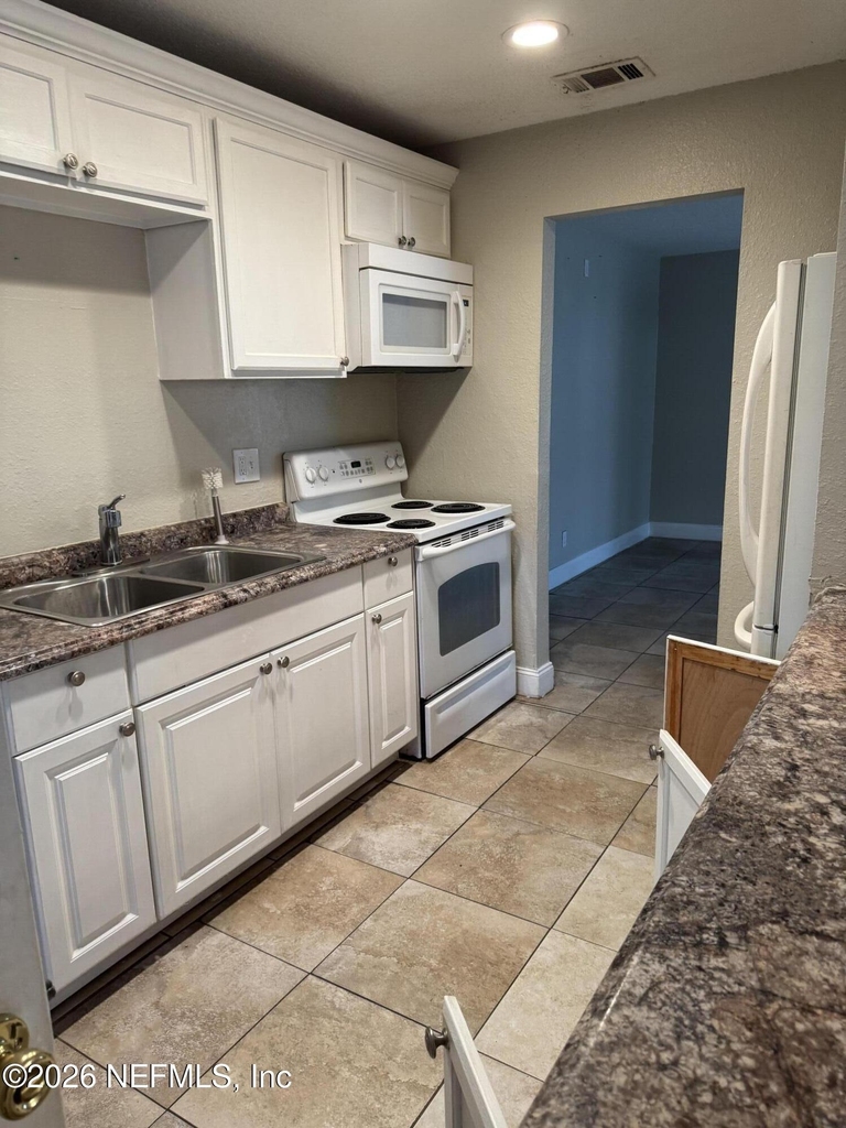 3923 Harbor View Drive - Photo 4