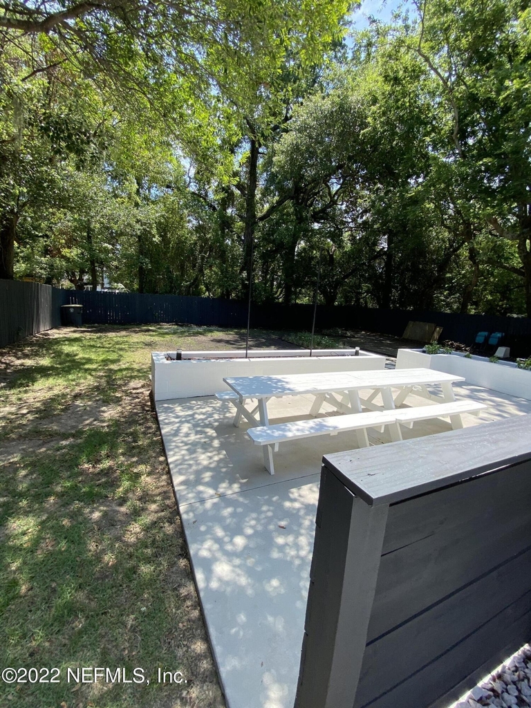1139 N Market Street - Photo 11