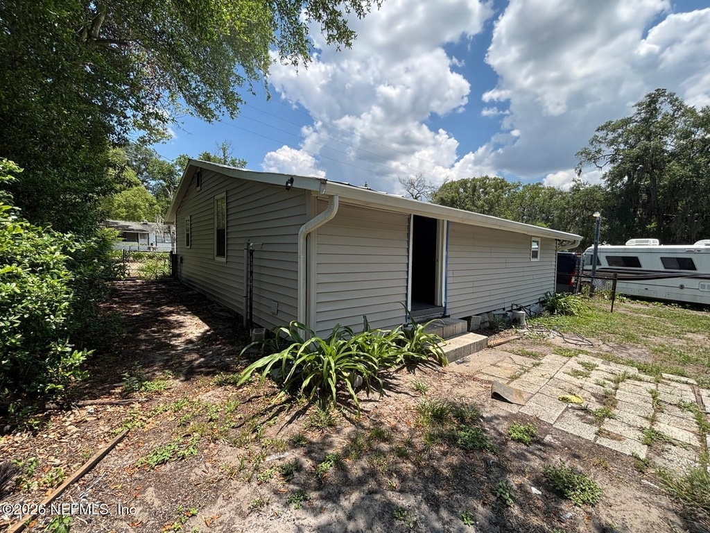 9454 Campus Avenue - Photo 2