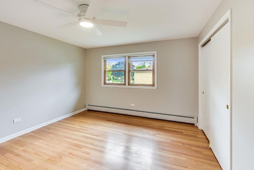 16w674 56th Place - Photo 6
