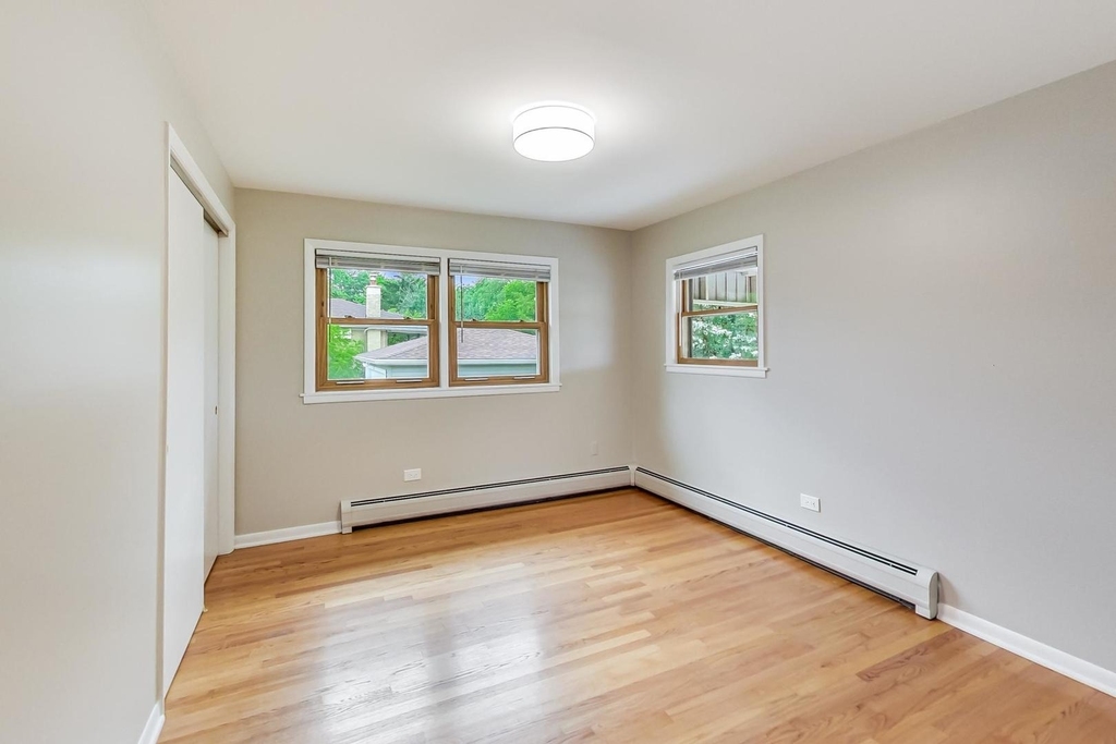16w674 56th Place - Photo 8