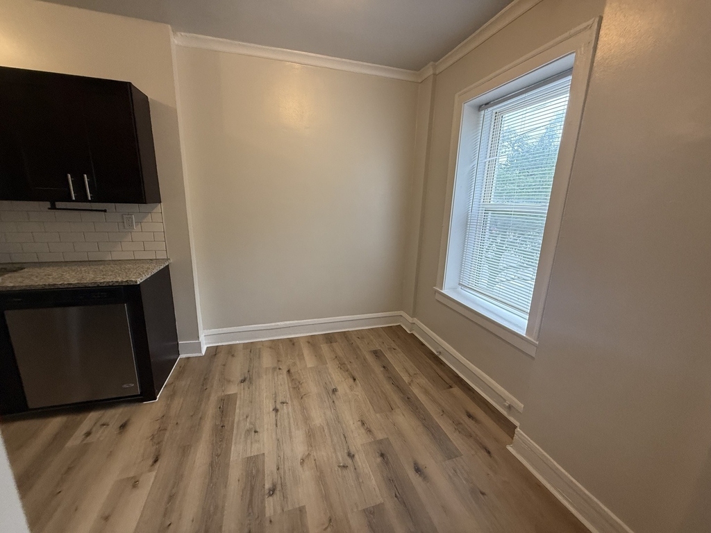 6748 N Ashland Avenue - Photo 3