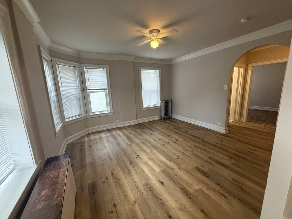 6748 N Ashland Avenue - Photo 2