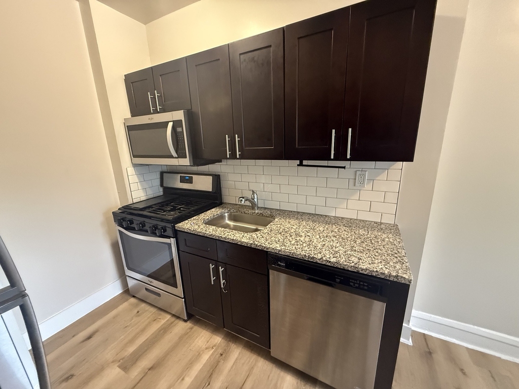 6748 N Ashland Avenue - Photo 5