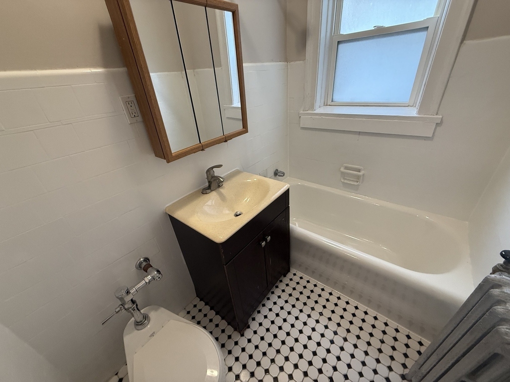 6748 N Ashland Avenue - Photo 10