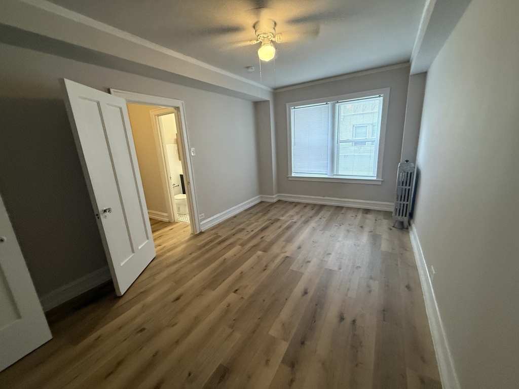 6748 N Ashland Avenue - Photo 8
