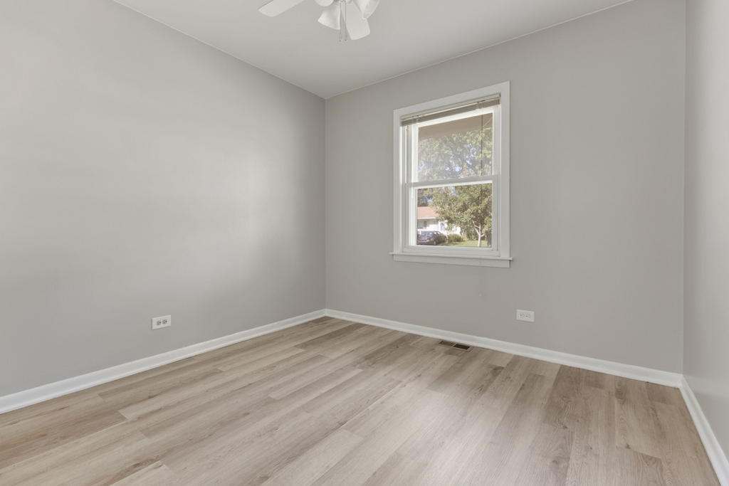 1031 Maple Lane - Photo 14