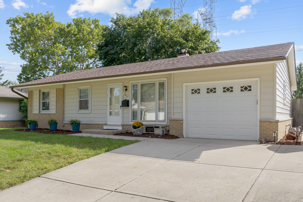 1031 Maple Lane - Photo 0