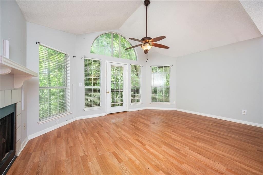 915 Wentworth Court - Photo 2