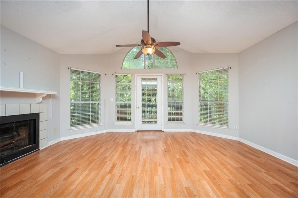 915 Wentworth Court - Photo 3