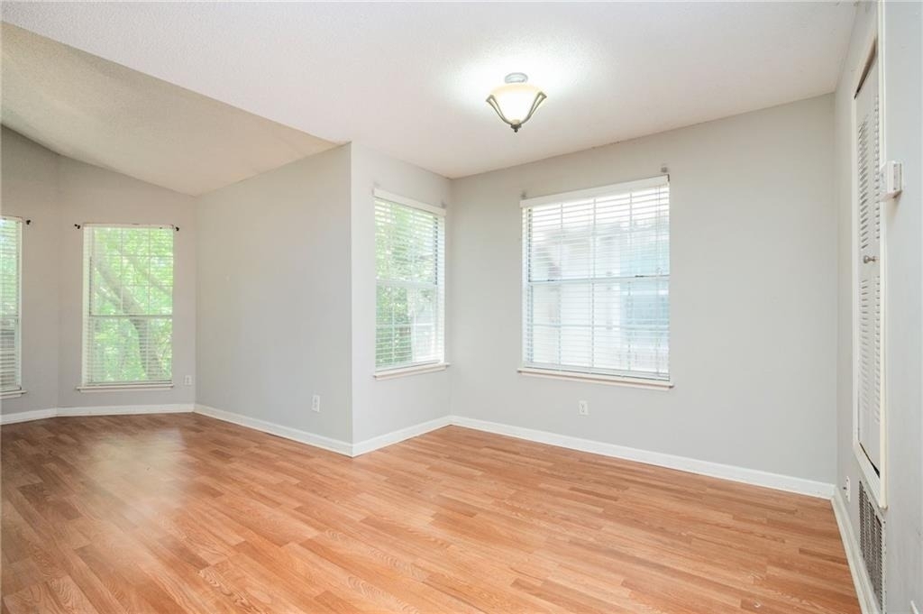 915 Wentworth Court - Photo 6