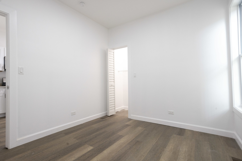 8739 S Colfax Avenue - Photo 11