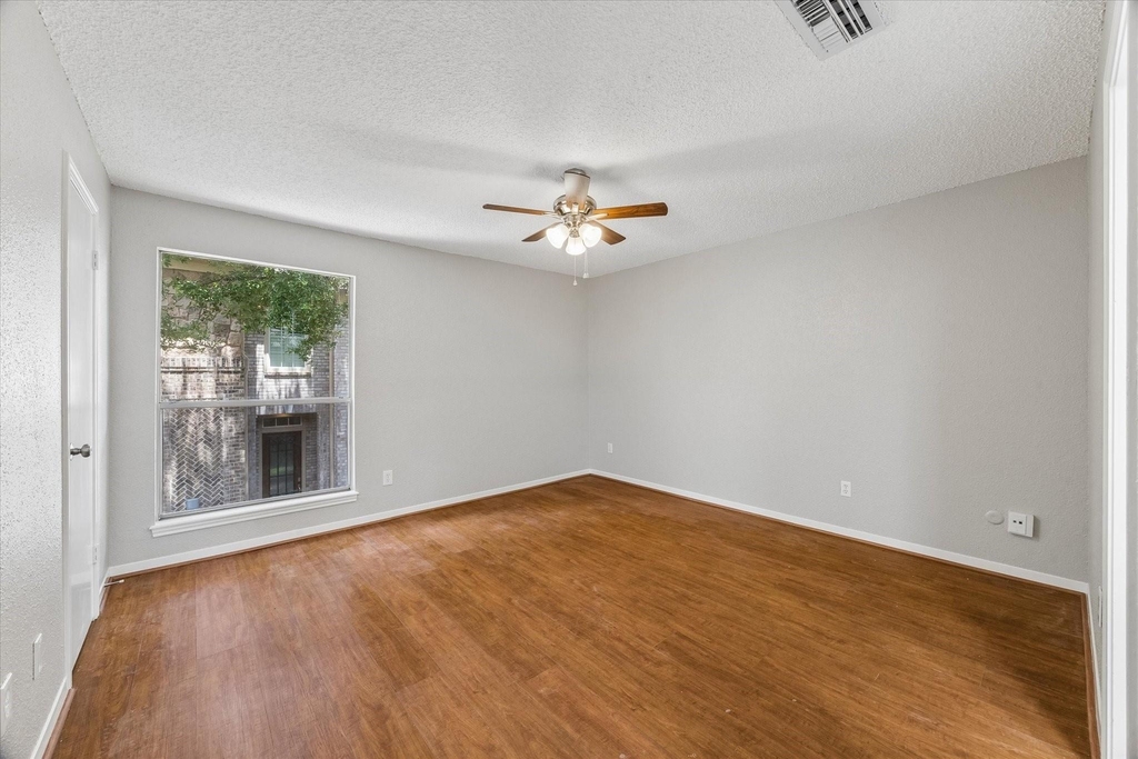 995 Memorial Village Drive - Photo 14