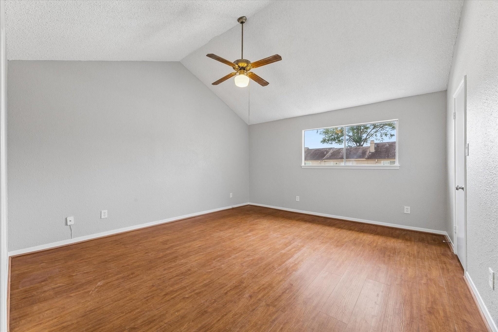 995 Memorial Village Drive - Photo 10