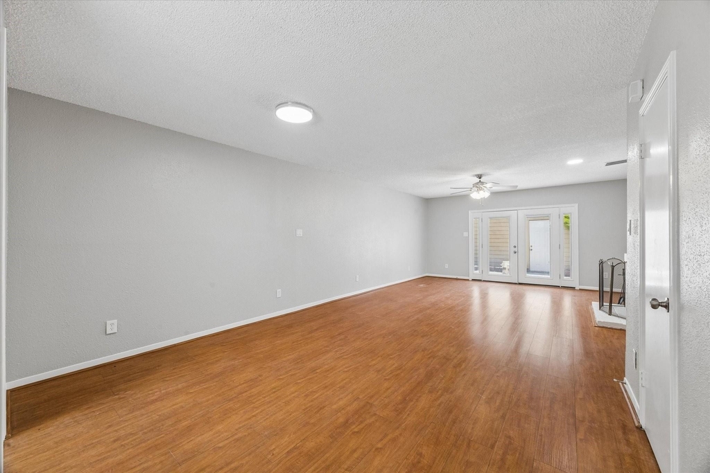 995 Memorial Village Drive - Photo 3