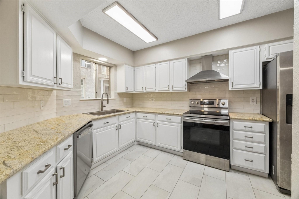 995 Memorial Village Drive - Photo 8