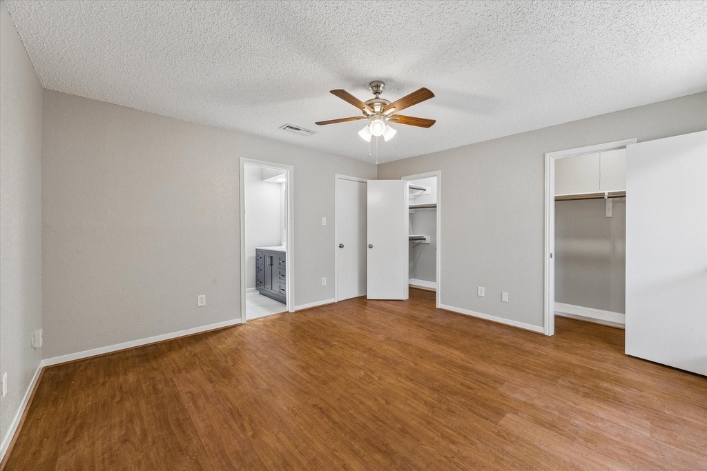 995 Memorial Village Drive - Photo 15
