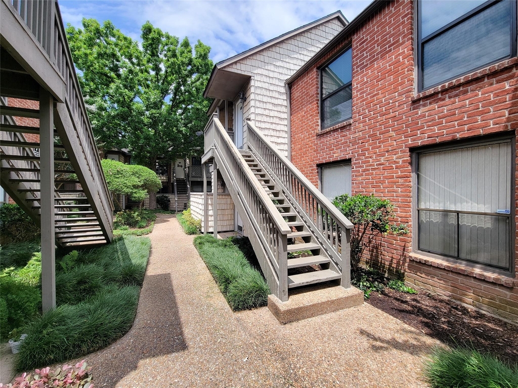 2829 Timmons Lane - Photo 2