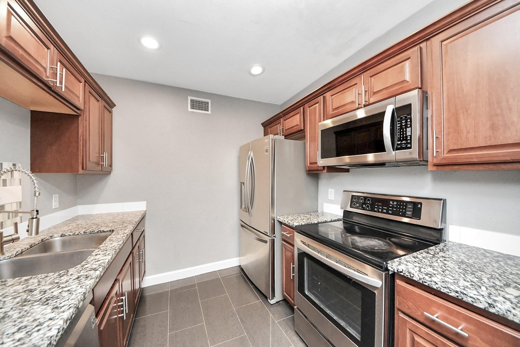 2224 S Piney Point Road - Photo 7